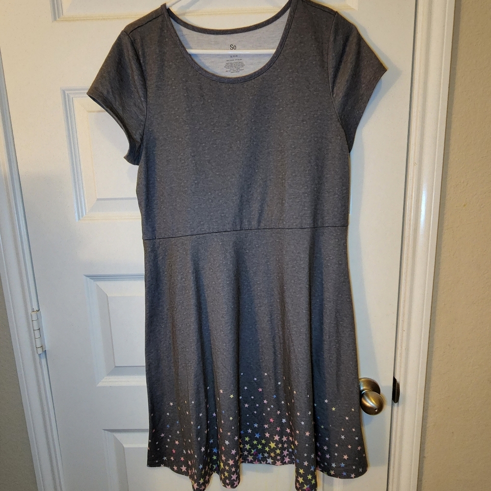SO Gray Short Sleeve Fit & Flare Dress w/ Stars | Girls Size XL Plus